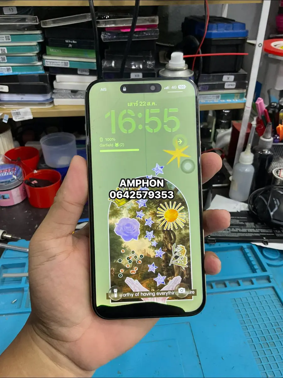 หน้าจอ iPhone สีเขียวและมีเส้นก่อนตรวจซ่อม